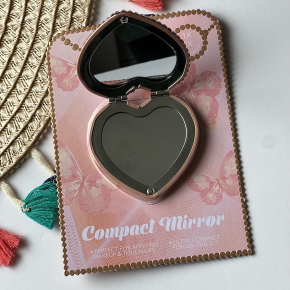 Paris Hilton Rhinestone Heart Compact Mirror Pink NEW - Picture 2 of 3